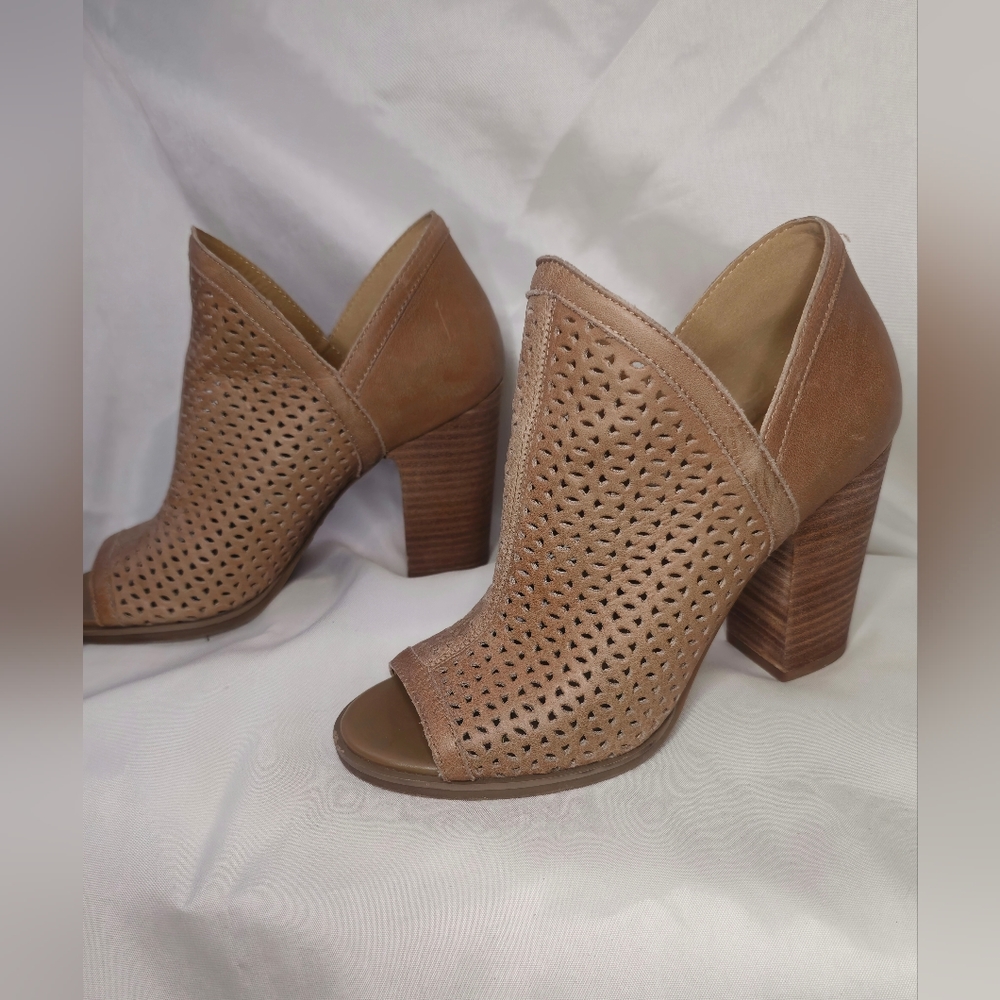 Lucky Brand Womens Larise Ankle Booties Brown Suede High Heel Cutout Size 6
